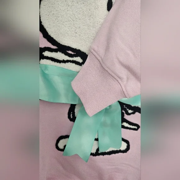 New Pink Snoopy Peanuts Cute Bow Valentines Sweater Size MEDIUM - Picture 5 of 6